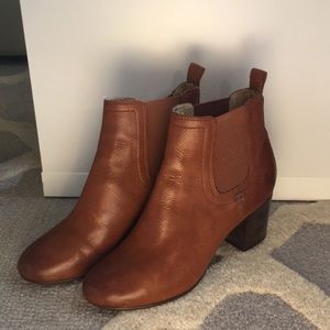 Frye Stella Chelsea Boot in Cognac